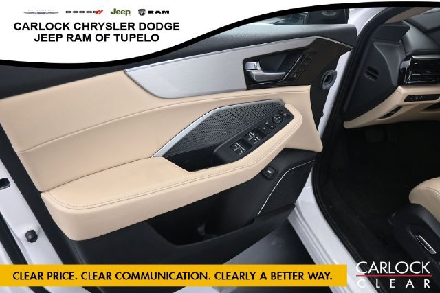 Used 2025 Acura MDX FWD image 13