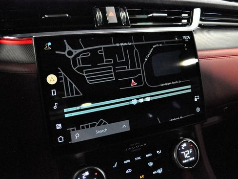 Used 2022 Jaguar F-PACE SVR image 23