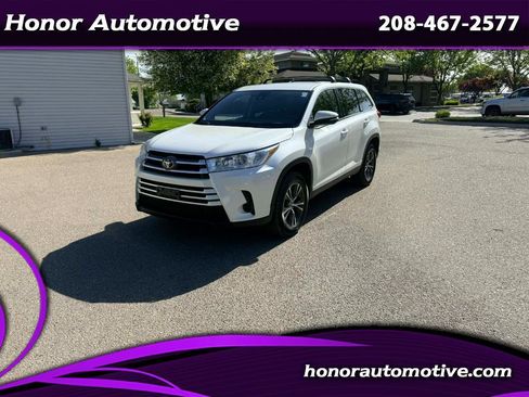 Used 2019 Toyota Highlander LE FWD image 1