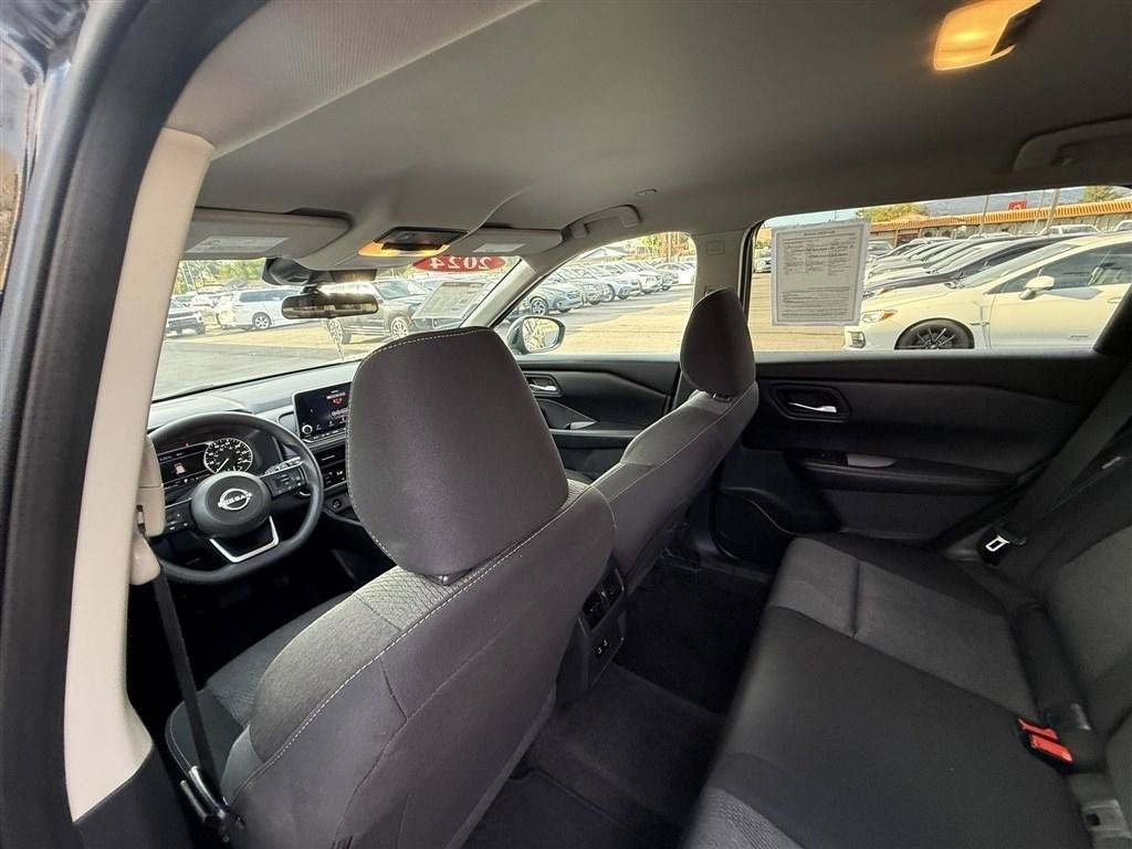 Used 2024 Nissan Rogue SV AWD/4WD image 20