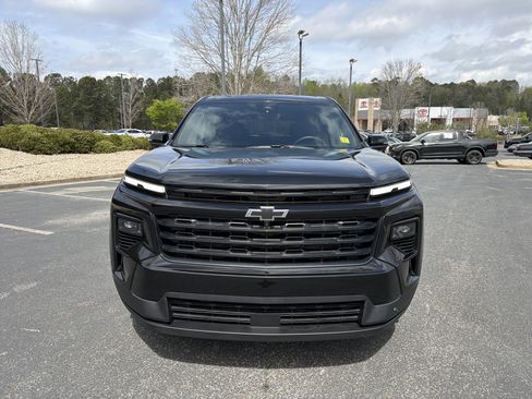 Used 2026 Chevrolet Traverse LT w/ Midnight/Sport Edition image 2