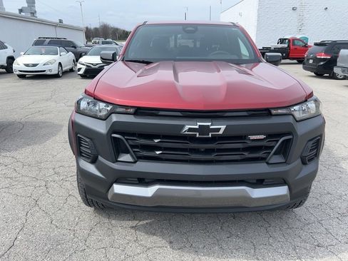 Used 2024 Chevrolet Colorado Trail Boss w/ Technology Package image 2
