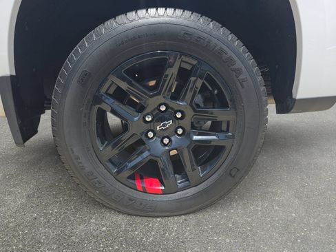 Used 2023 Chevrolet Silverado 1500 RST w/ Redline Edition AWD/4WD image 31