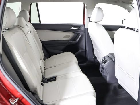 Used 2018 Volkswagen Tiguan SE AWD/4WD image 33