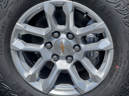 New 2026 Chevrolet Silverado 1500 LT w/ Z71 Off-Road Package AWD/4WD image 8