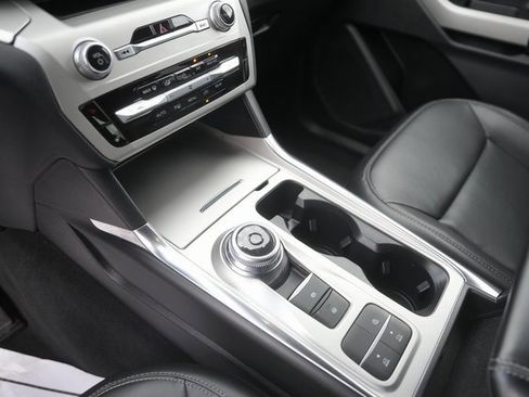 Certified 2022 Ford Explorer XLT w/ Equipment Group 202A image 27