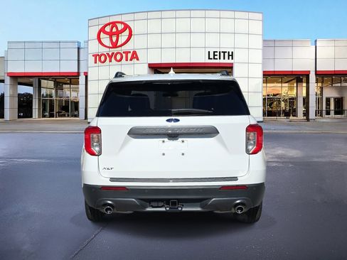 Used 2022 Ford Explorer XLT w/ Equipment Group 202A image 6