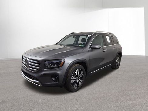 Used 2025 Mercedes-Benz GLB 250 4MATIC image 2