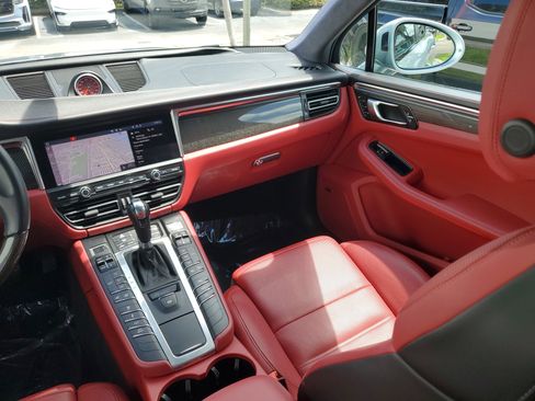 Used 2020 Porsche Macan Turbo AWD/4WD image 16