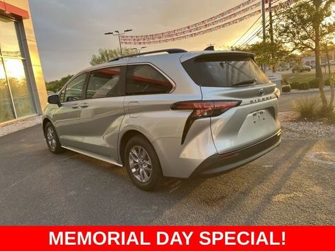 Used 2022 Toyota Sienna LE w/ LE Plus Package FWD image 38