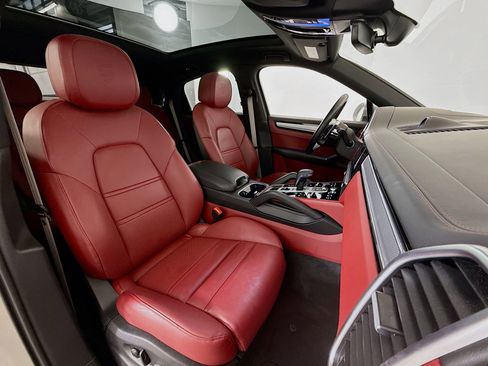 Used 2023 Porsche Cayenne Platinum Edition image 27