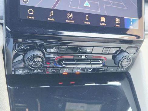 Used 2025 Jeep Grand Cherokee Limited image 27