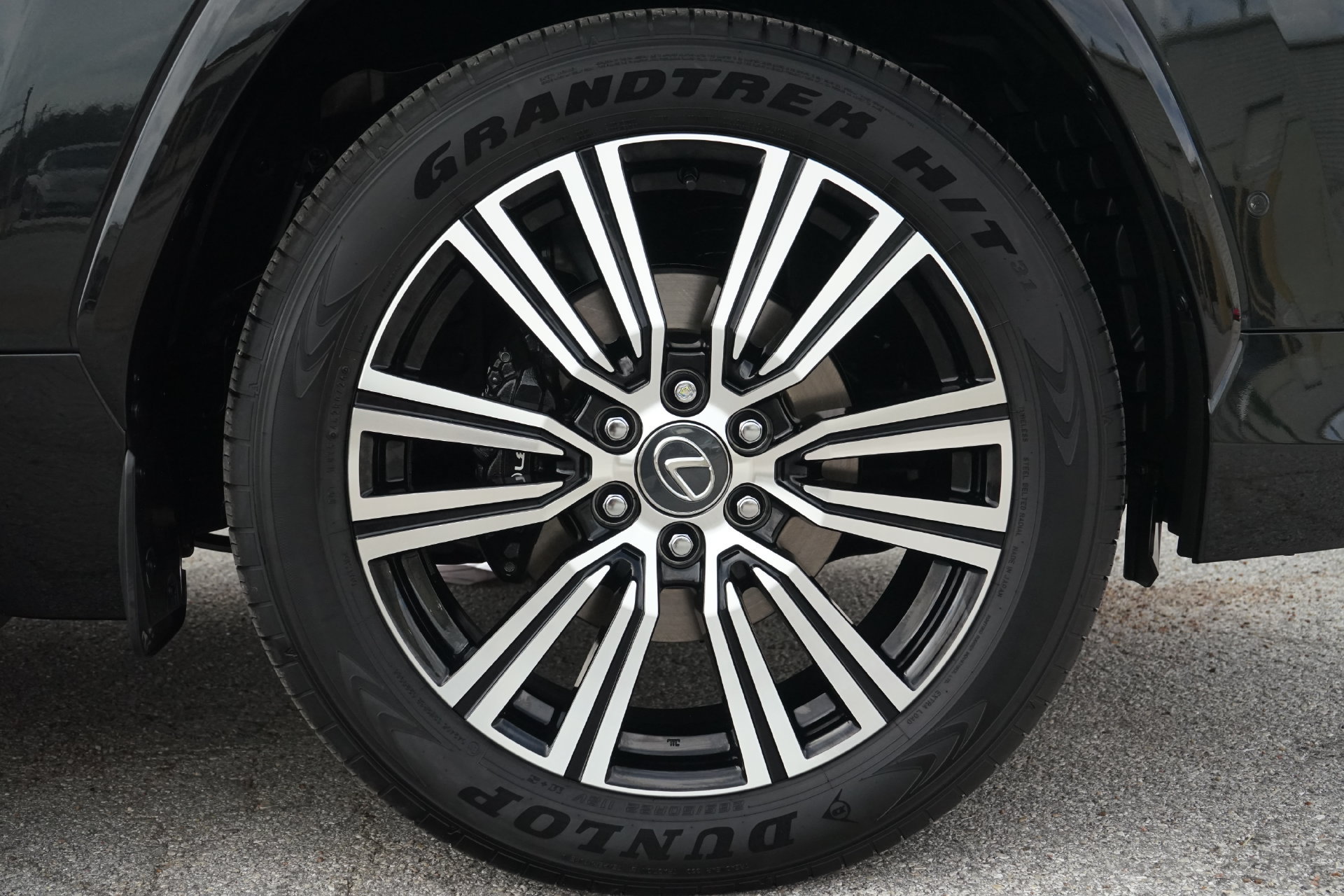 Used 2026 Lexus LX 700h Luxury AWD/4WD image 29