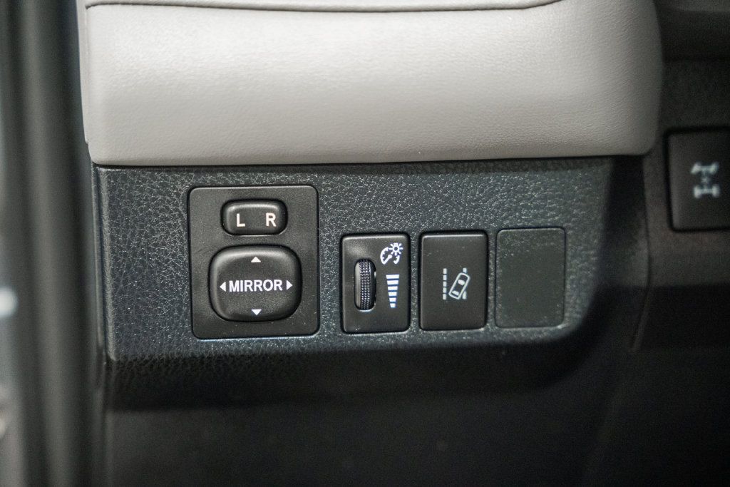 Used 2018 Toyota RAV4 Limited AWD/4WD image 41