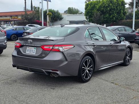 Used 2019 Toyota Camry SE FWD image 5
