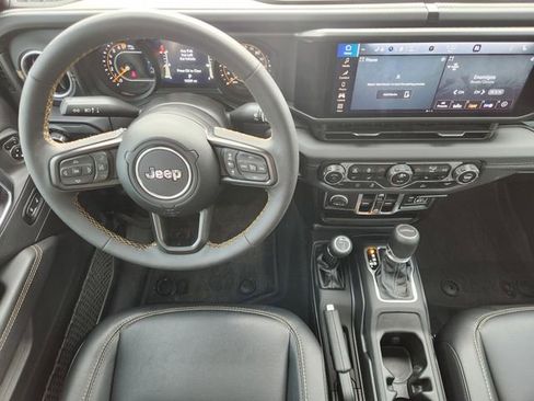 Used 2024 Jeep Gladiator Sport AWD/4WD image 28