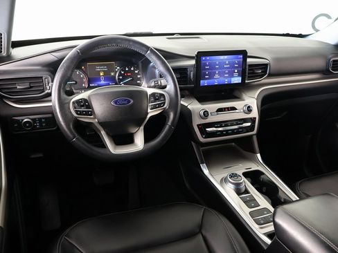 Used 2022 Ford Explorer XLT w/ Equipment Group 202A image 2