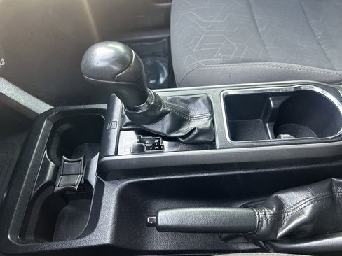 Used 2018 Toyota Tacoma TRD Off-Road image 7