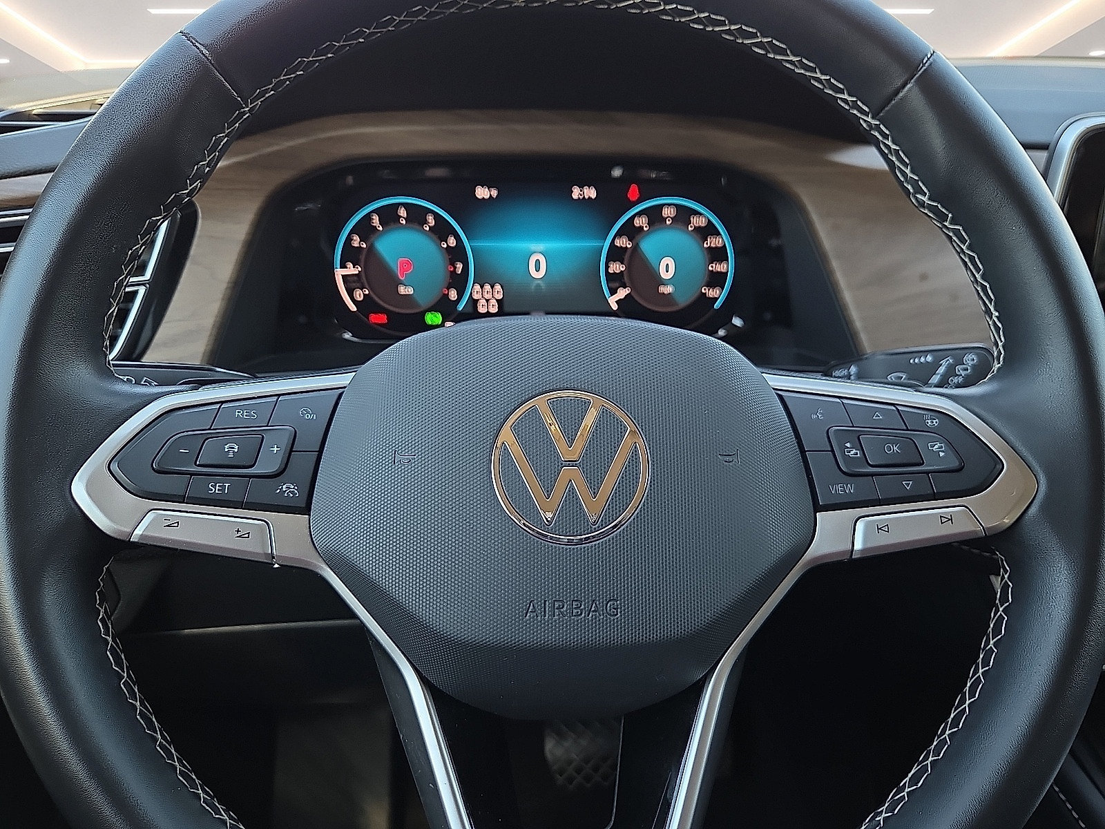 Used 2025 Volkswagen Atlas SE AWD/4WD image 24