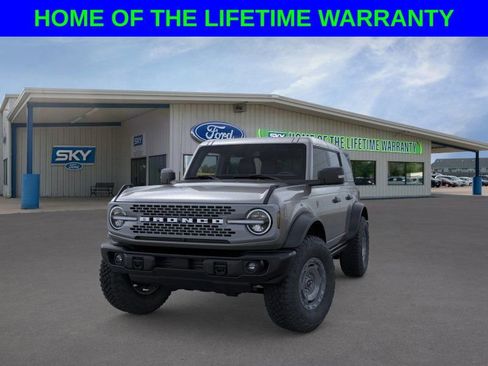 New 2025 Ford Bronco Badlands image 2