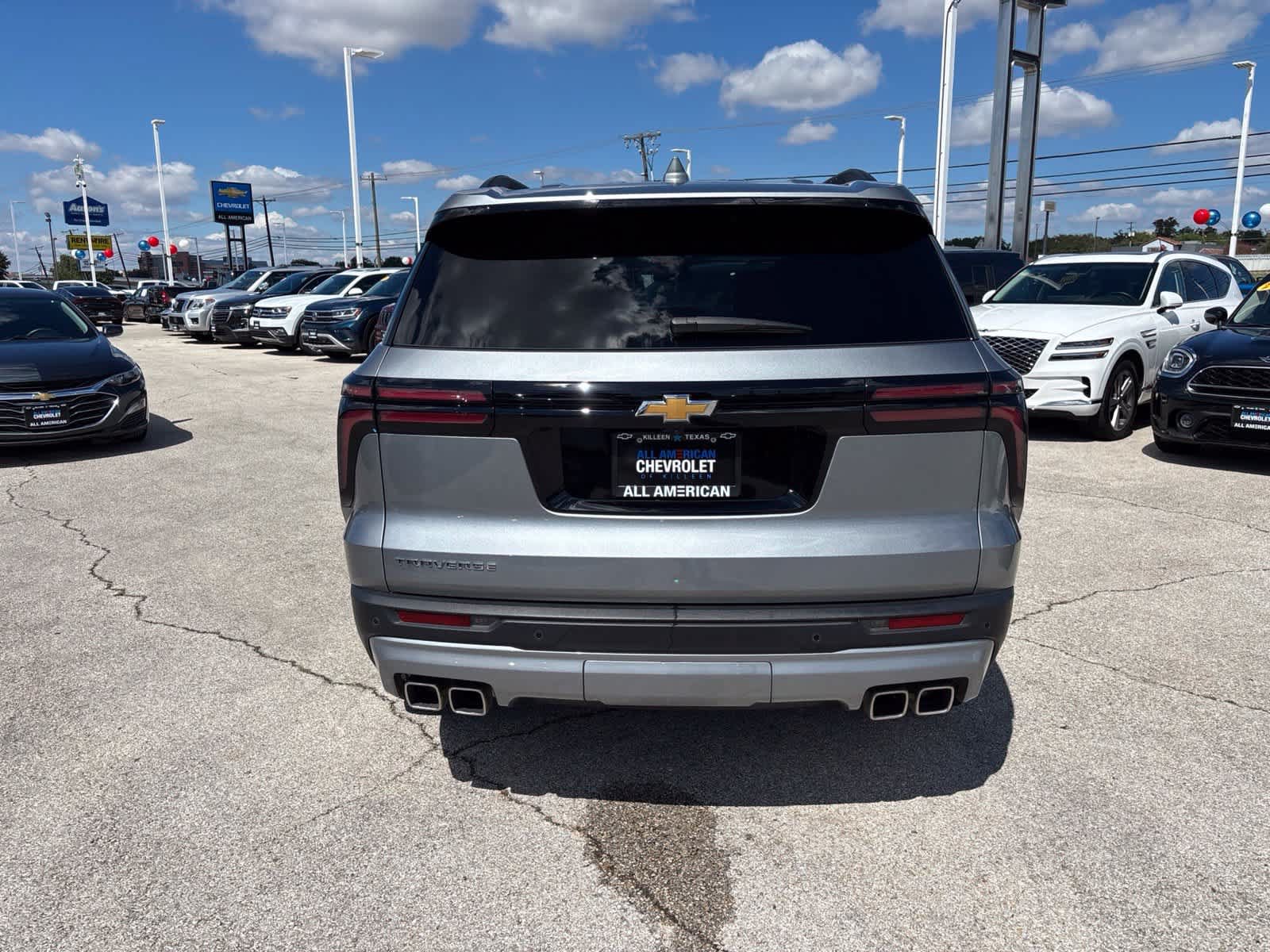 Used 2025 Chevrolet Traverse LT w/ Driver Confidence Package FWD image 6