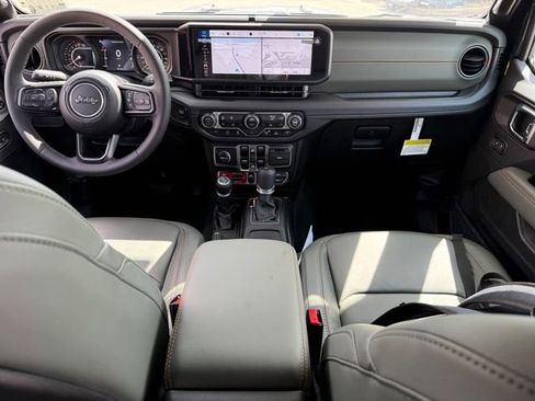 New 2025 Jeep Gladiator Mojave w/ Safety Group image 15