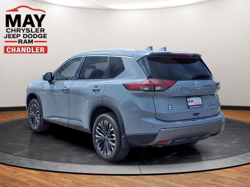 Used 2025 Nissan Rogue SL w/ Tech Package FWD image 18