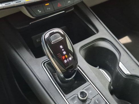 Used 2023 Cadillac XT4 Luxury w/ Cold Weather Package FWD image 19