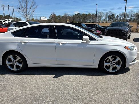 Used 2016 Ford Fusion SE image 7