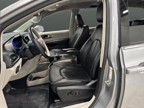 Used 2019 Chrysler Pacifica Limited image 4