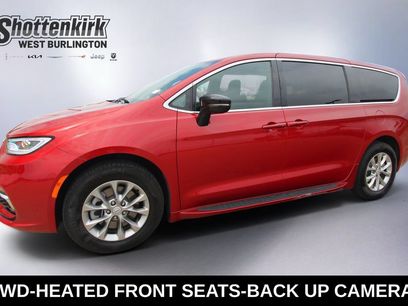 Used 2026 Chrysler Pacifica Select