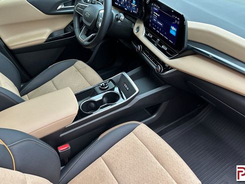 Used 2025 Chevrolet Equinox ACTIV w/ Convenience Package III image 19