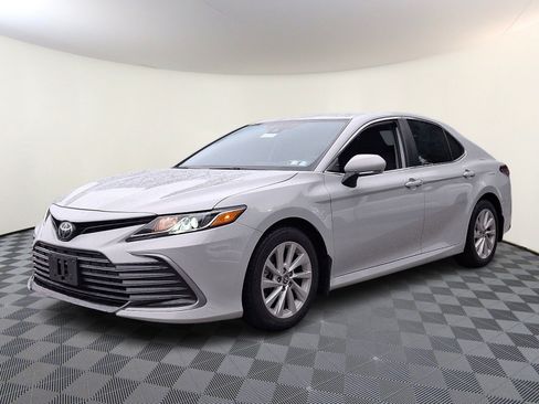 Used 2024 Toyota Camry LE w/ Convenience Package FWD image 3