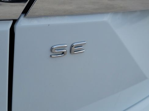 Used 2025 Volkswagen Atlas SE AWD/4WD image 29