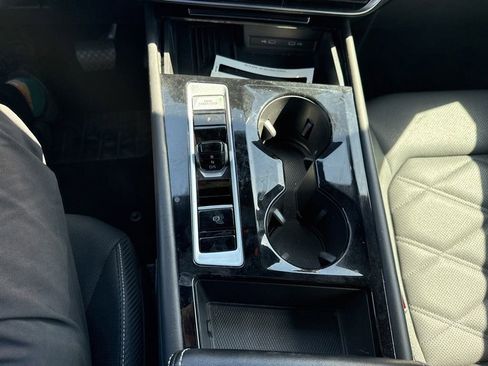 Used 2025 Volkswagen Atlas Cross Sport SE FWD image 9