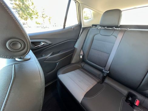 Used 2025 Chevrolet Trax LT image 37