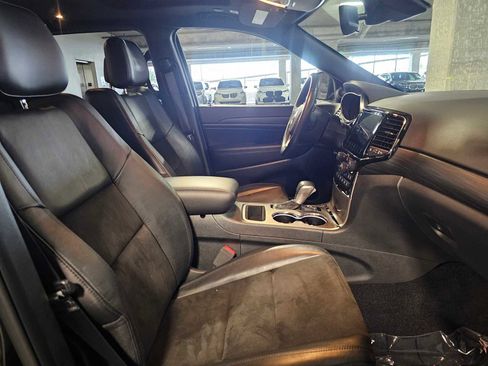 Used 2021 Jeep Grand Cherokee Laredo X image 36