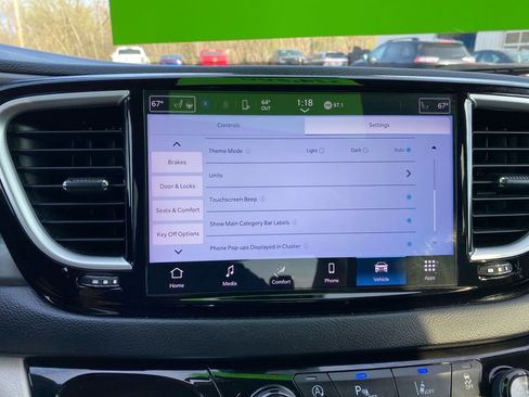 Used 2023 Chrysler Pacifica Touring-L FWD image 24