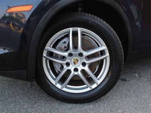 Used 2016 Porsche Cayenne w/ Premium Package AWD/4WD image 9