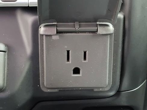 Used 2020 Chevrolet Silverado 3500 LTZ w/ LTZ Convenience Package image 16