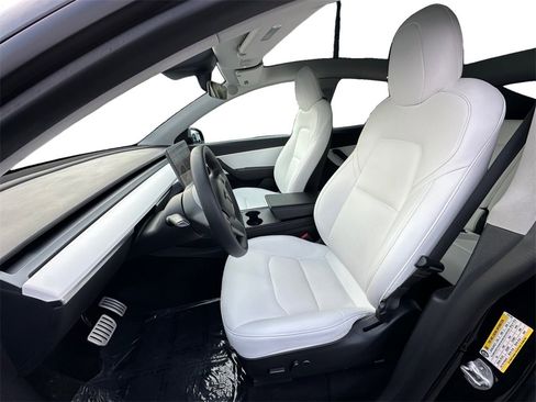 Used 2022 Tesla Model Y Performance image 9