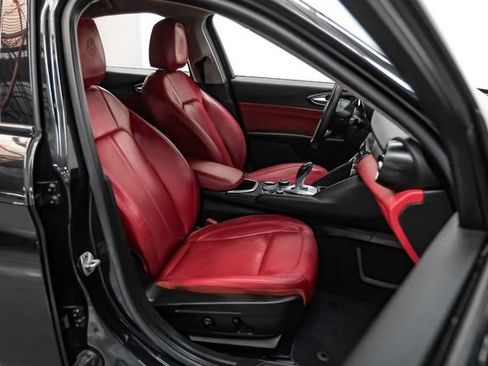 Used 2020 Alfa Romeo Giulia w/ Nero Edizione RWD image 29