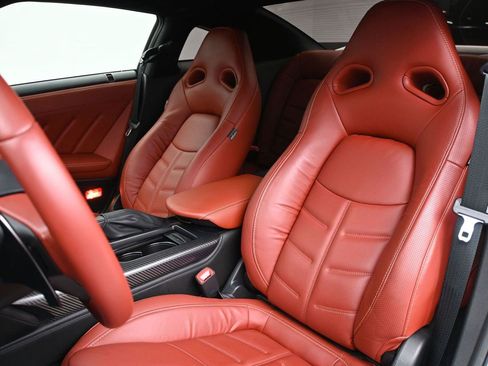 Certified 2024 Nissan GT-R Premium w/ Premium Interior Package AWD/4WD image 10