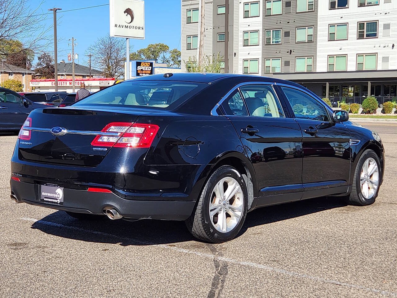 Used 2016 Ford Taurus SE FWD image 11