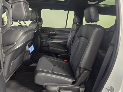New 2026 Jeep Grand Wagoneer Summit AWD/4WD image 31