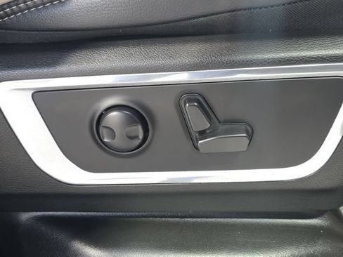 Used 2023 RAM 1500 Laramie AWD/4WD image 12