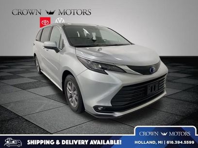 Used 2025 Toyota Sienna XLE