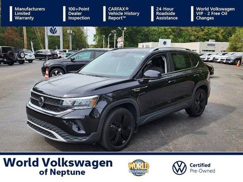 Certified 2022 Volkswagen Taos SE image 1