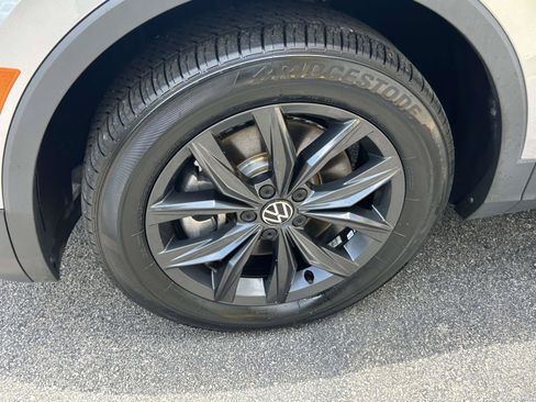Used 2024 Volkswagen Tiguan SE FWD image 5