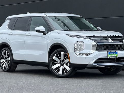 New 2026 Mitsubishi Outlander SE image 3